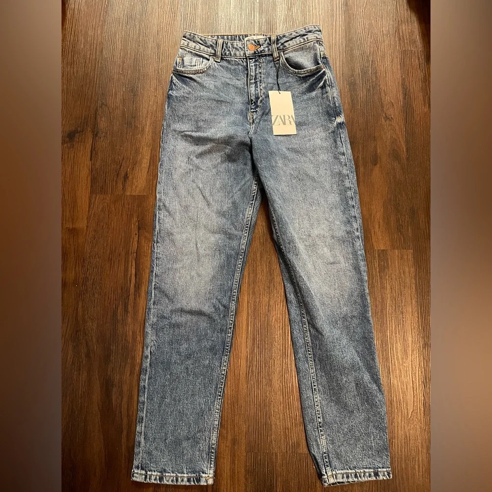 NWT Zara Mom Fit High Rise Jeans - Picture 2 of 6